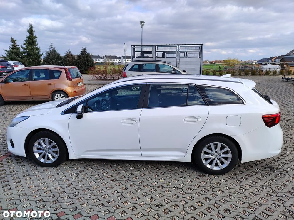 Toyota Avensis 1.8 Active - 13