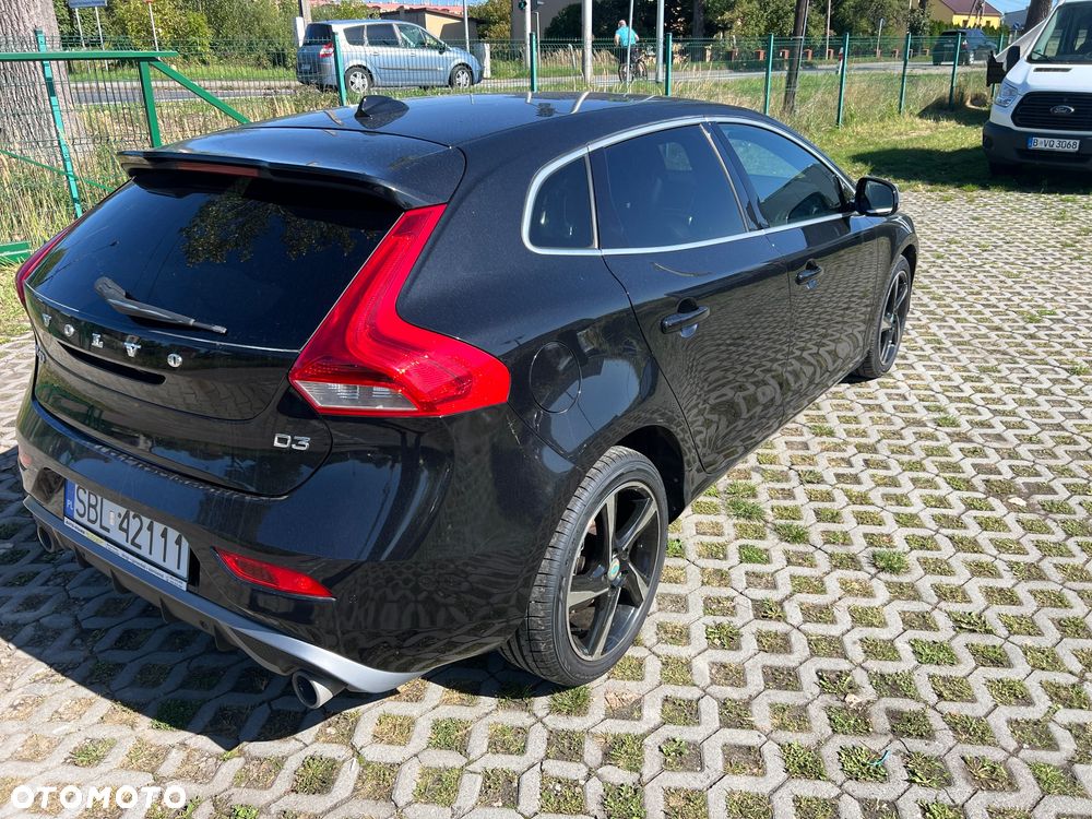 Volvo V40 D3 R-Design - 12