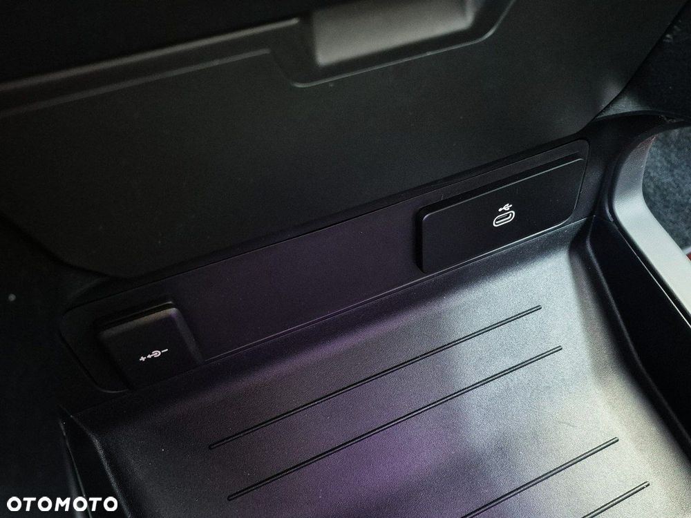 Land Rover Defender - 39