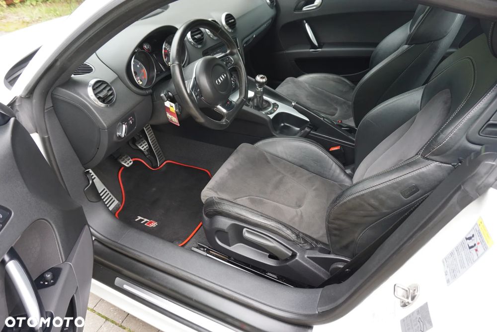 Audi TT S Coupé Standard - 23