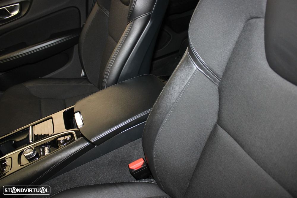Volvo V60 2.0 T8 AWD TE Momentum Plus - 22