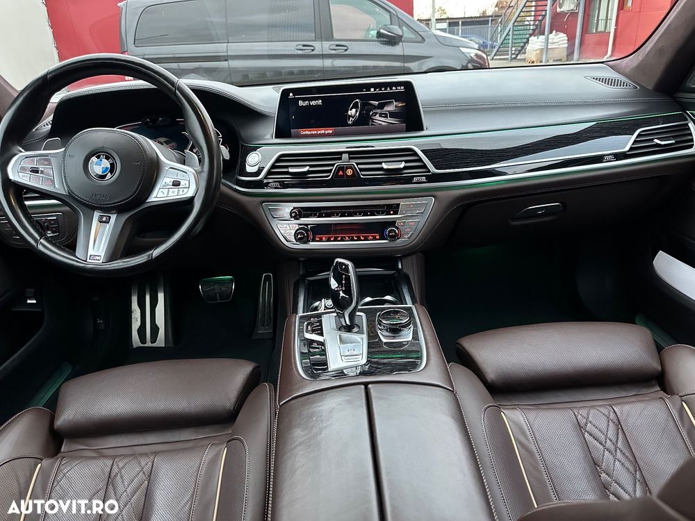 BMW Seria 7 730d xDrive MHEV - 12