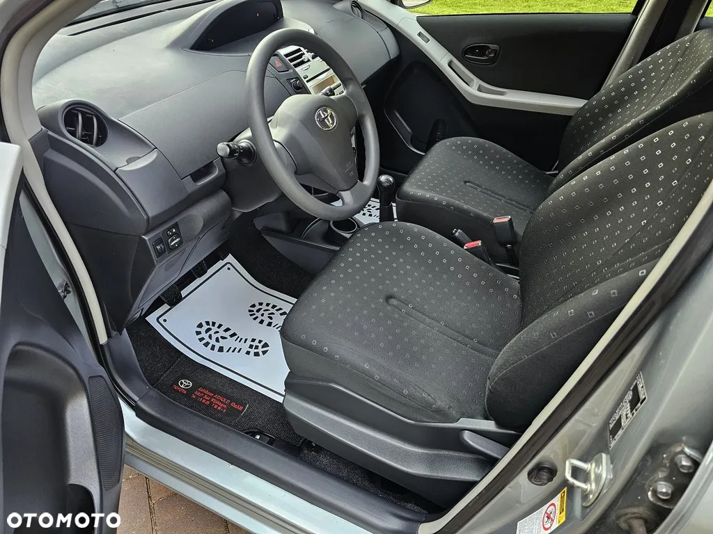 Toyota Yaris 1.3 VVT-i Sol - 23