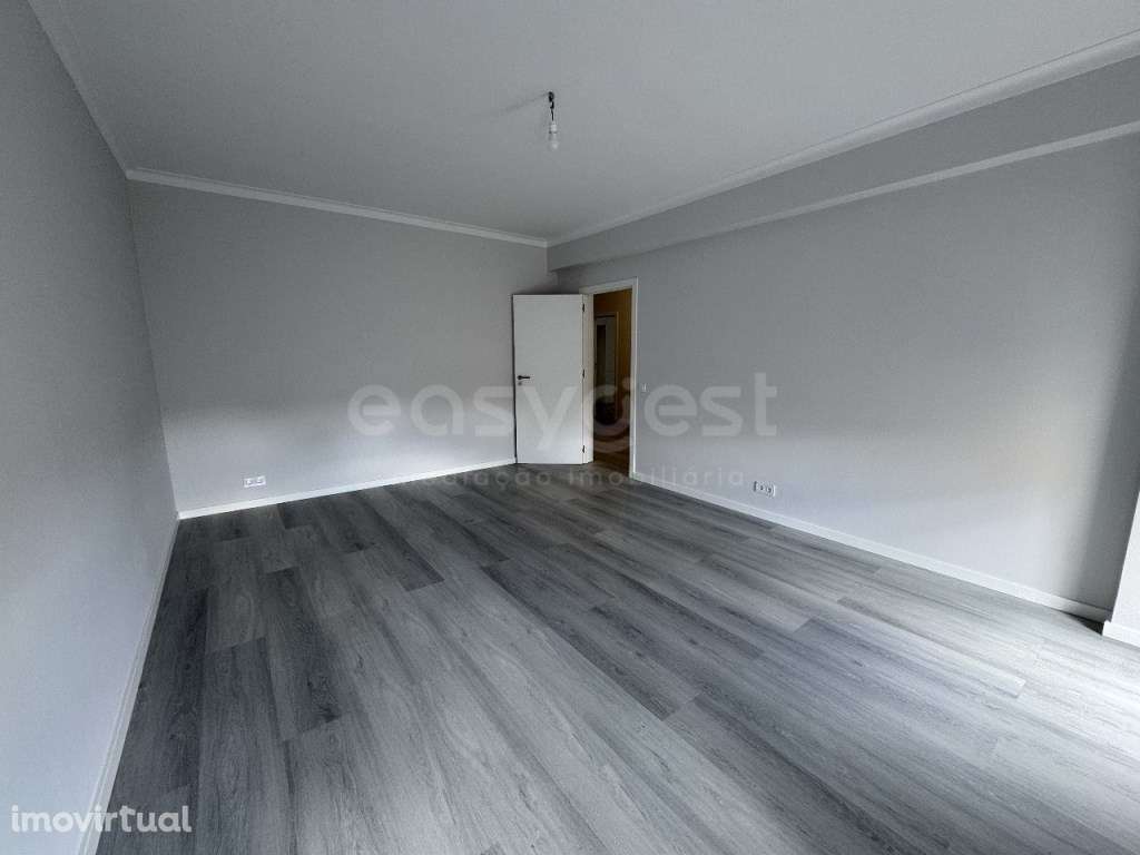 Apartamento T3 totalmente remodelado, que combina funcionalidade e ... - Grande imagem: 3/28