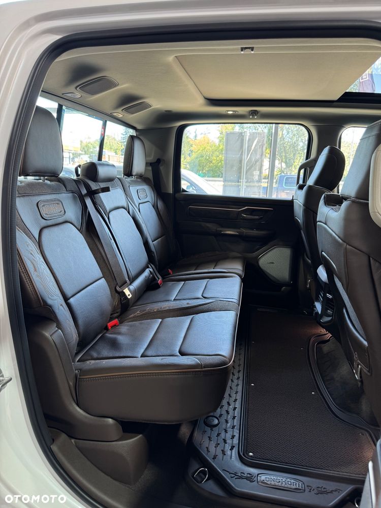 RAM 1500 Limited Night - 37