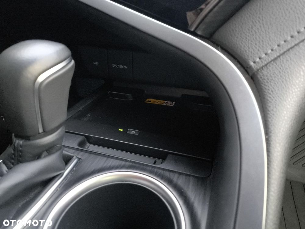 Toyota Camry 2.5 Hybrid Executive CVT - 24