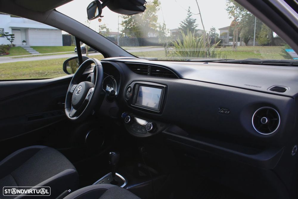 Toyota Yaris 1.5 HSD 20 Anos - 16