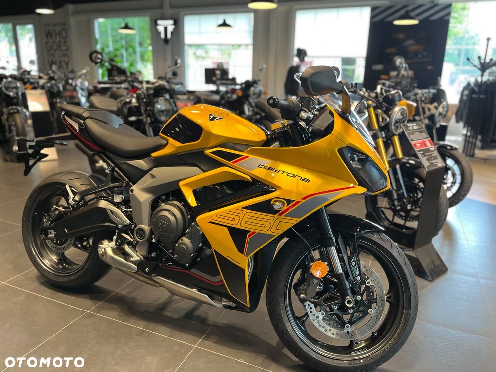 Triumph Daytona - 1
