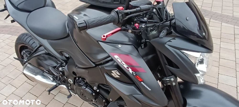 Suzuki GSX 1000 - 19