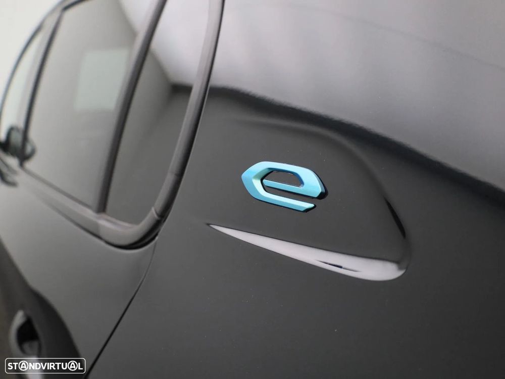 Peugeot e-208 GT - 9