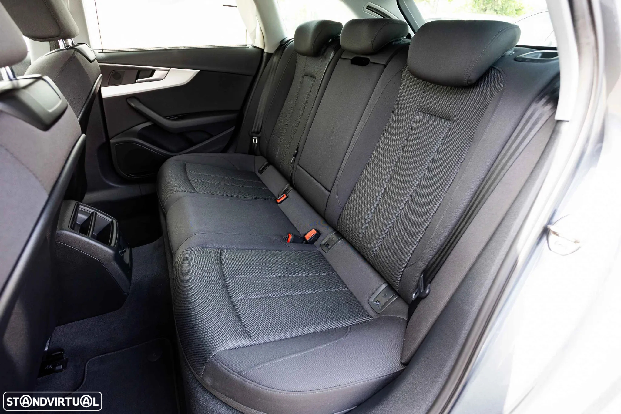 Audi A4 Avant 35 TDI S tronic - 32