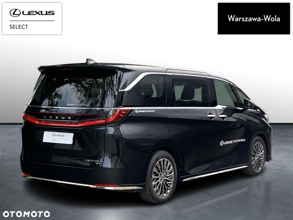 Lexus LM - 7