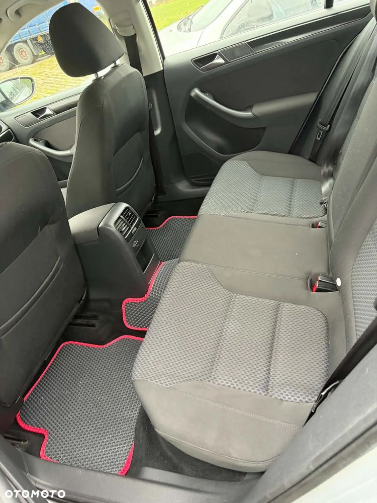 Volkswagen Jetta 1.6 TDI Comfortline DSG - 7