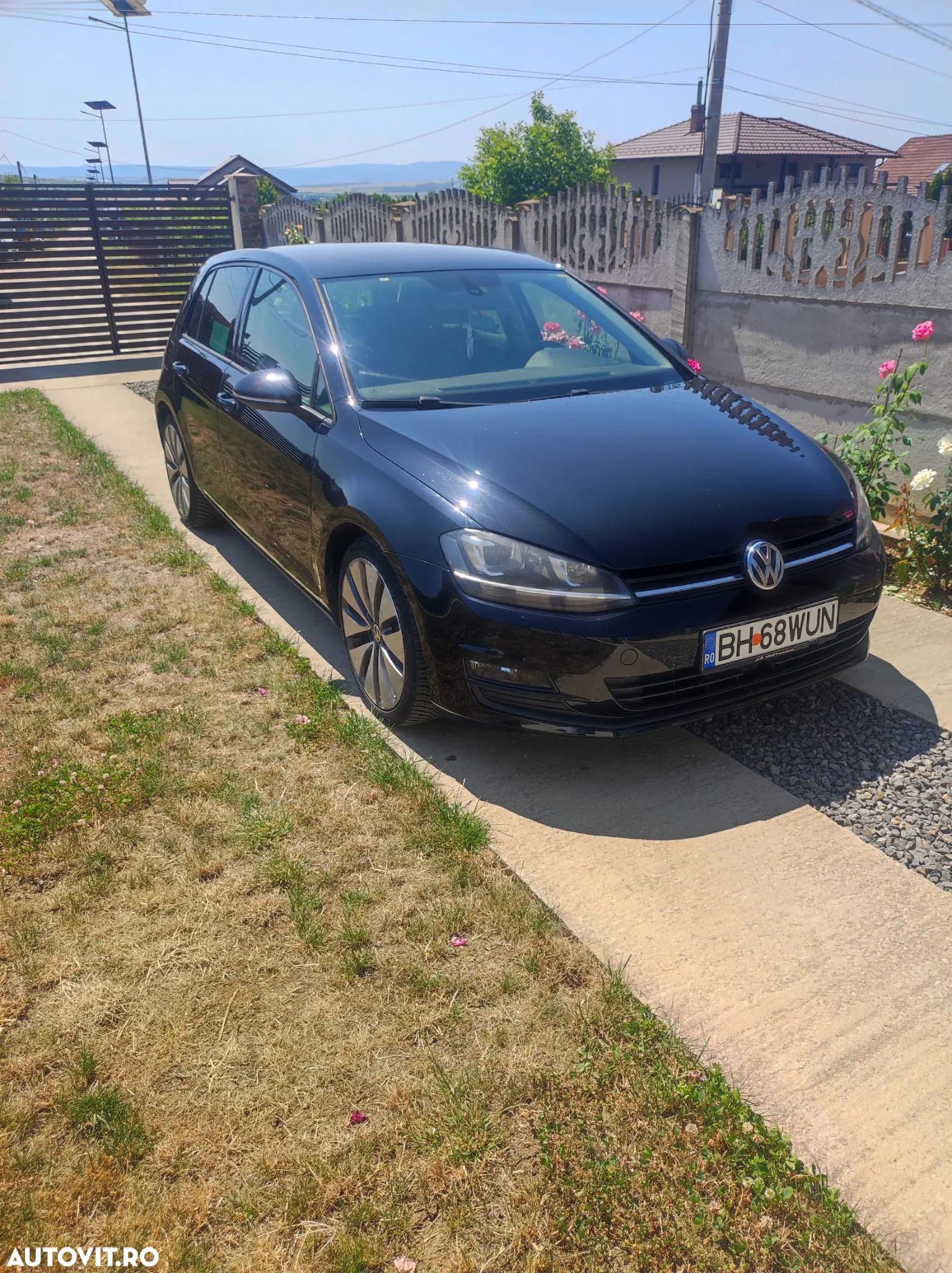 Volkswagen Golf - 1