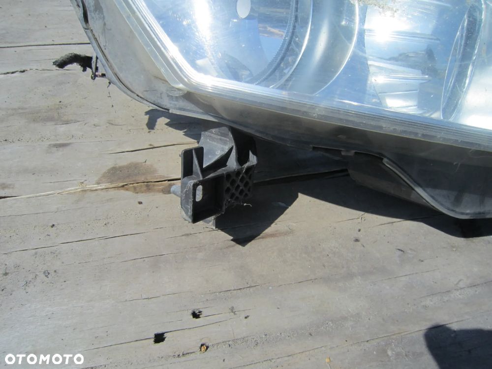 Lampa przód przednia prawa Opel Zafira II B 13260843 Anglik - 4