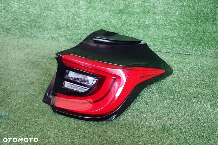 TOYOTA YARIS IV CROSS 20- lampa prawa tylna tył - 1