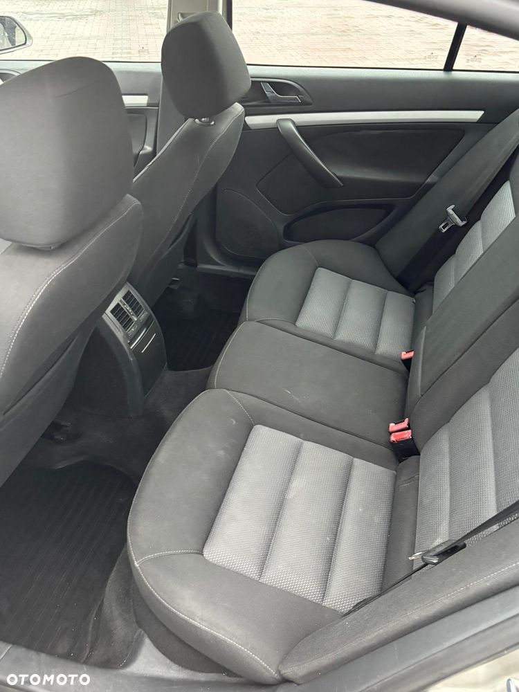 Skoda Octavia 1.6 Ambiente - 21