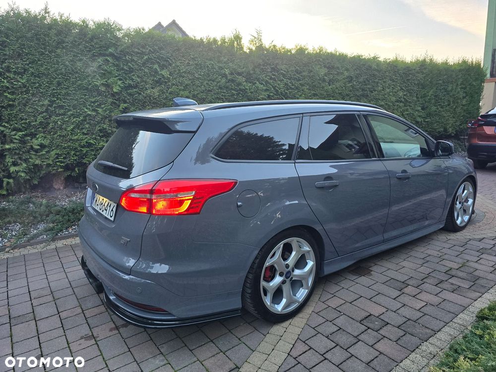 Ford Focus Turnier 2.0 EcoBoost ST mit Leder-Sport-Paket - 21