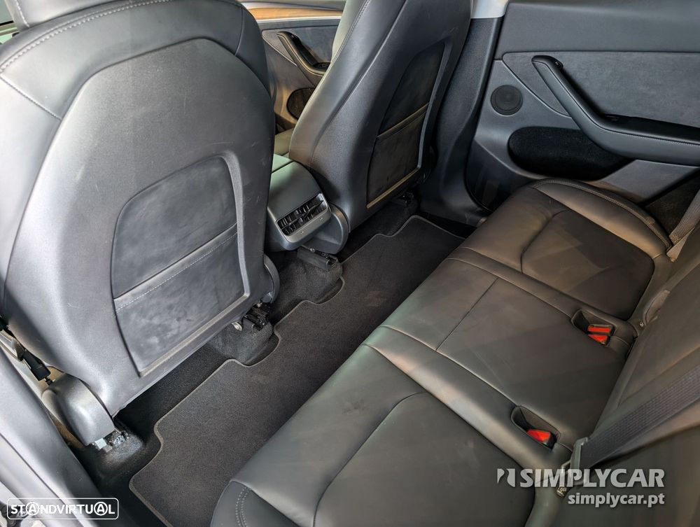 Tesla Model Y - 7