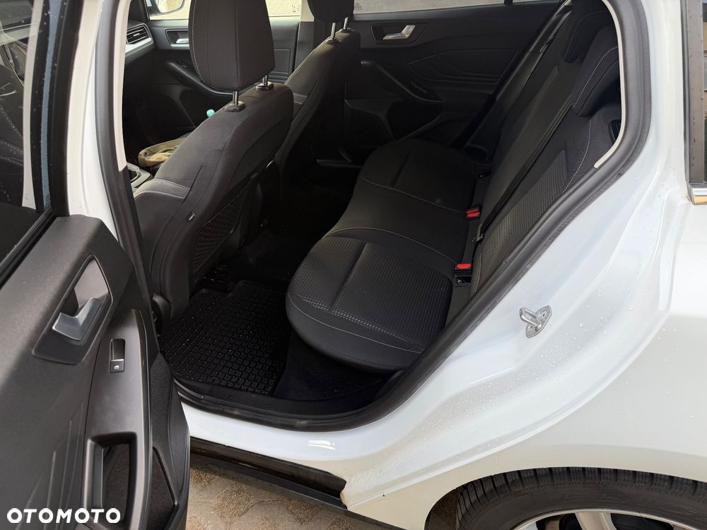 Ford Focus 1.5 EcoBlue Start-Stopp-System TITANIUM STYLE - 6