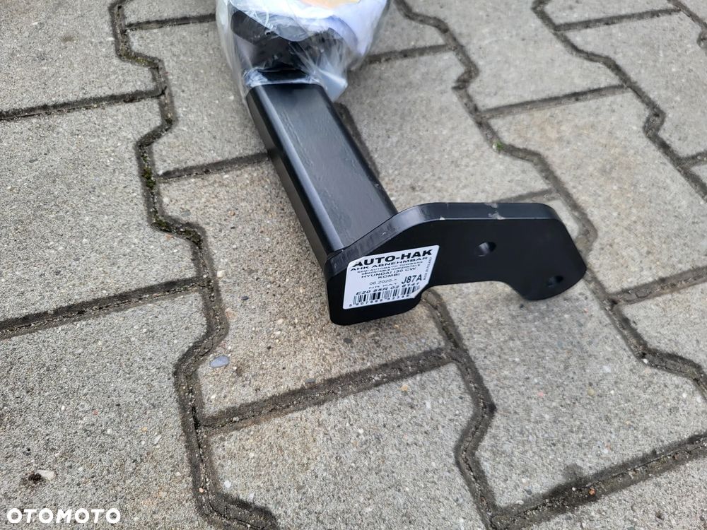 Hak Hyundai i 30 CW AUTOMAT Kombi,poza wersją N-Line (dot.Wiązki bez obsługi świateł LED w przyczepie - 1