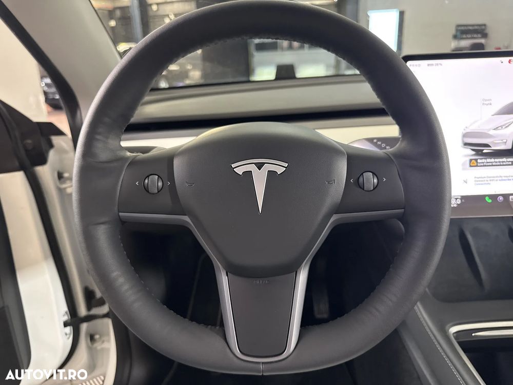 Tesla Model Y - 16