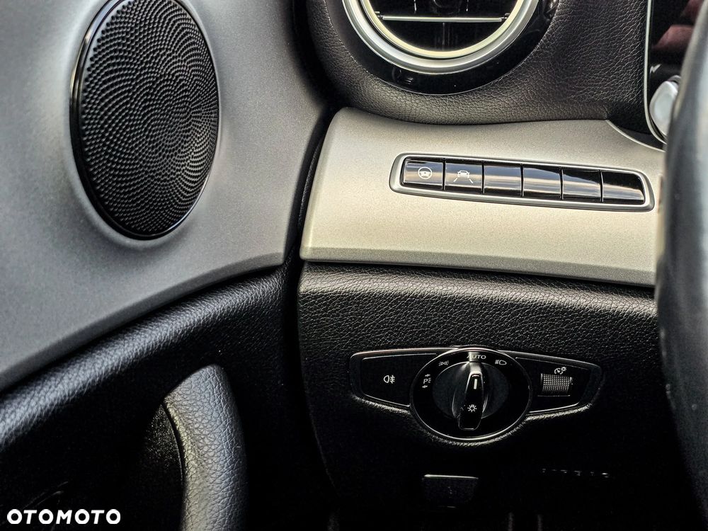 Mercedes-Benz Klasa E 220 d 9G-TRONIC - 19