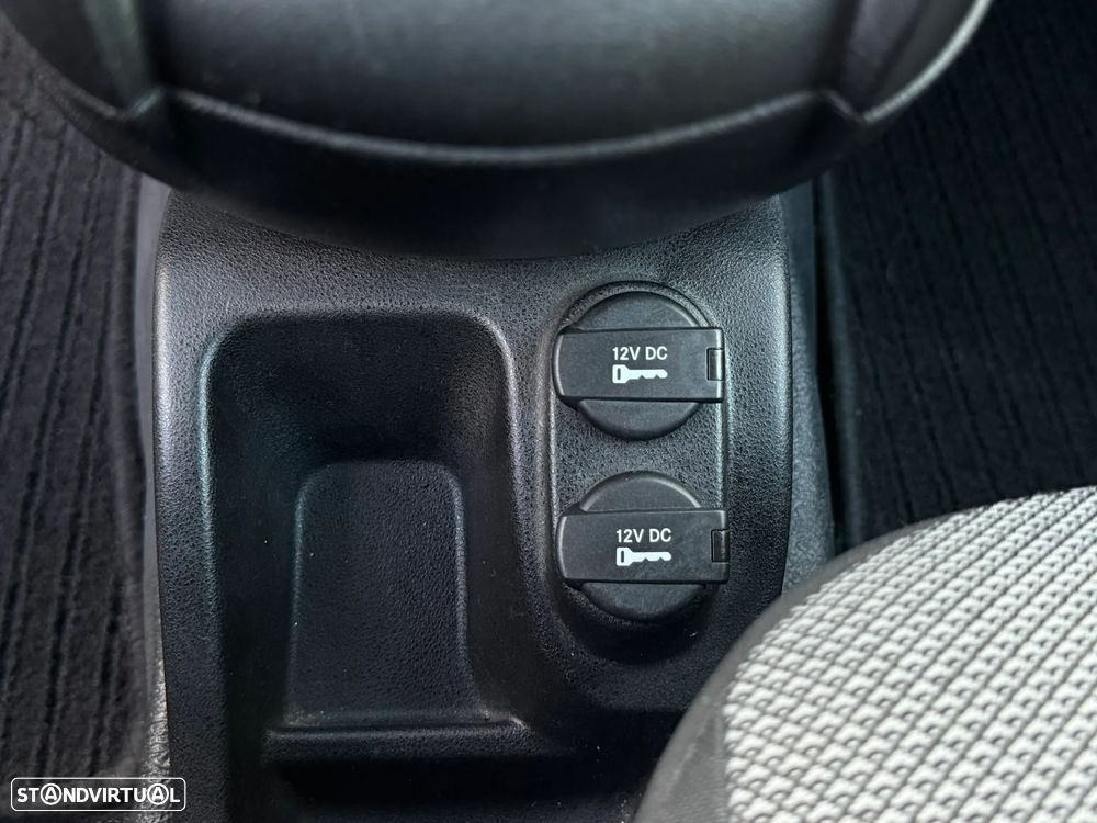 Fiat DOBLO CARGO 1.3 M-JET 95 CV - 3 LUGARES - IVA DEDUTIVÉL - 32