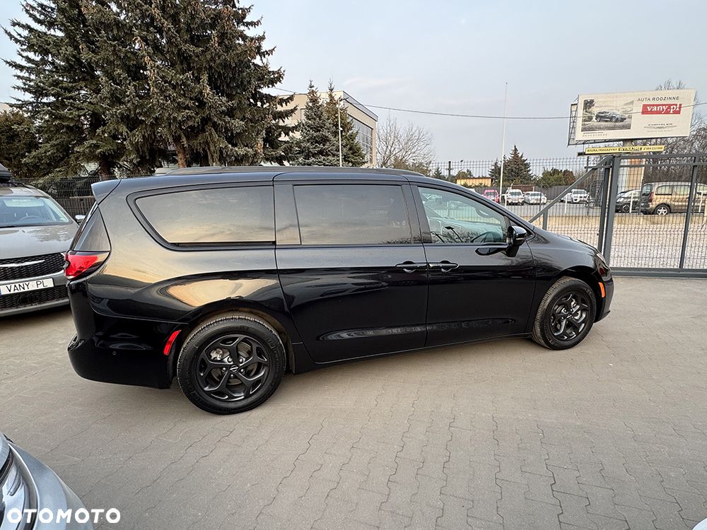 Chrysler Pacifica - 23