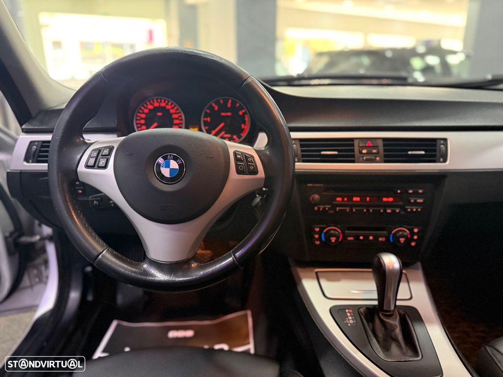 BMW 320 dA Exclusive - 15