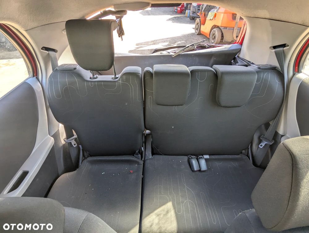 Toyota Yaris 2011  1,4 na części - 7