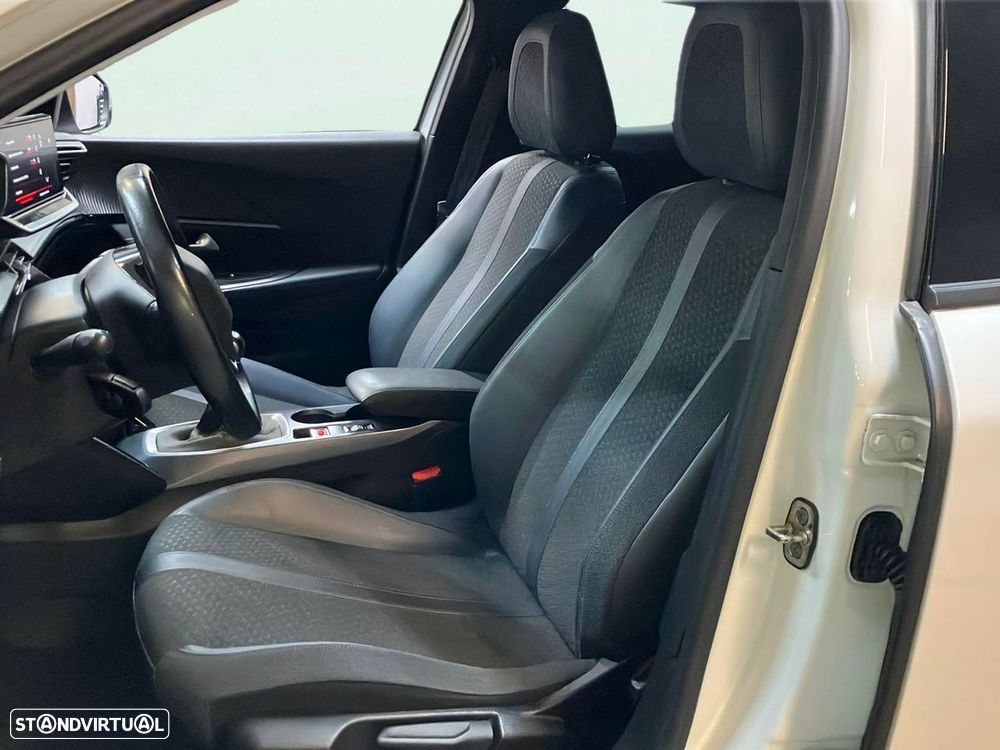 Peugeot 2008 1.2 PureTech Allure - 14