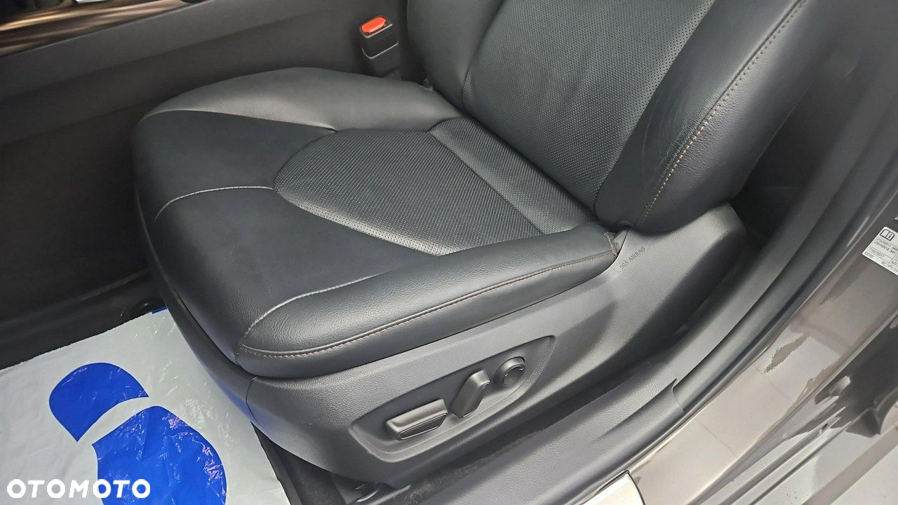 Toyota Camry - 12