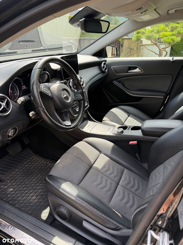 Mercedes-Benz GLA 180 d 7G-DCT - 9