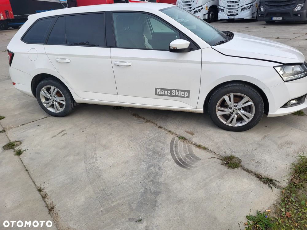 Skoda Fabia 1.0 TSI Ambition Plus - 1