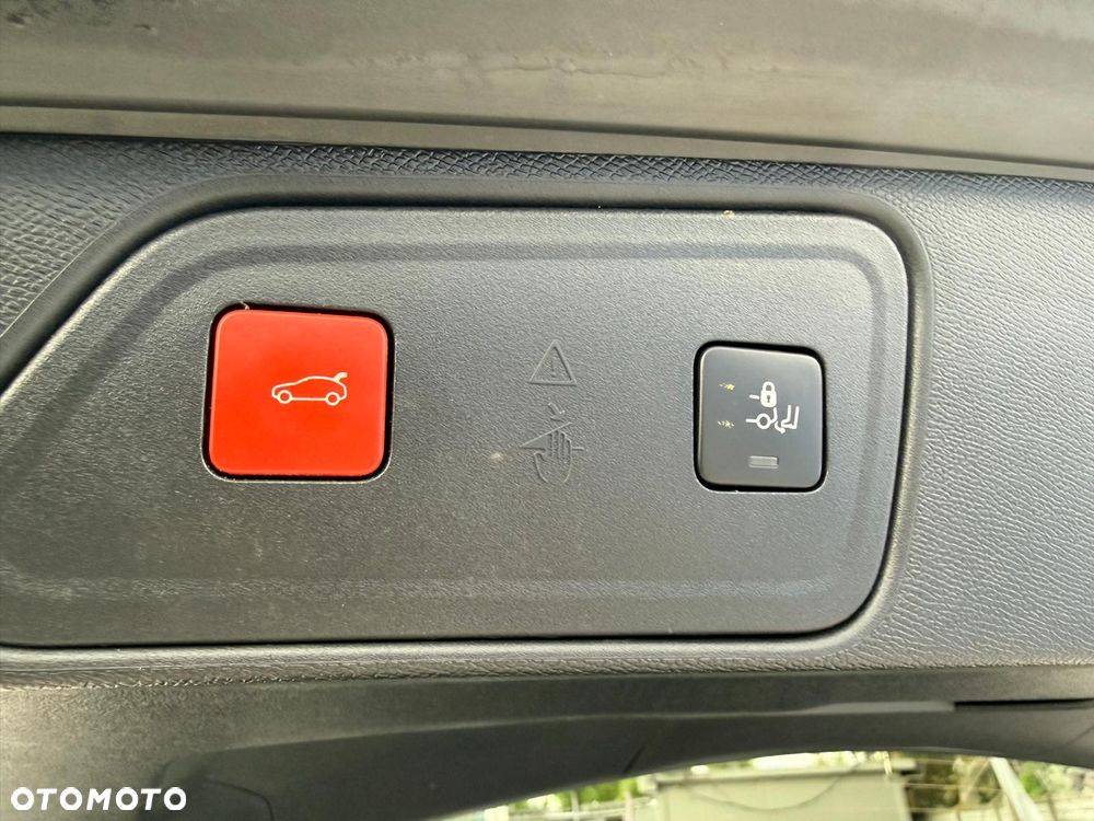 Peugeot 3008 225 e-EAT8 Allure - 29