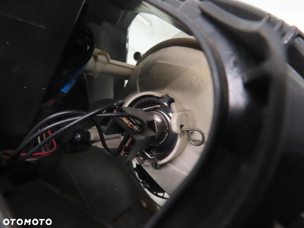 LAMPA PRAWA PRZEDNIA MINI R56 0301225304 - 2