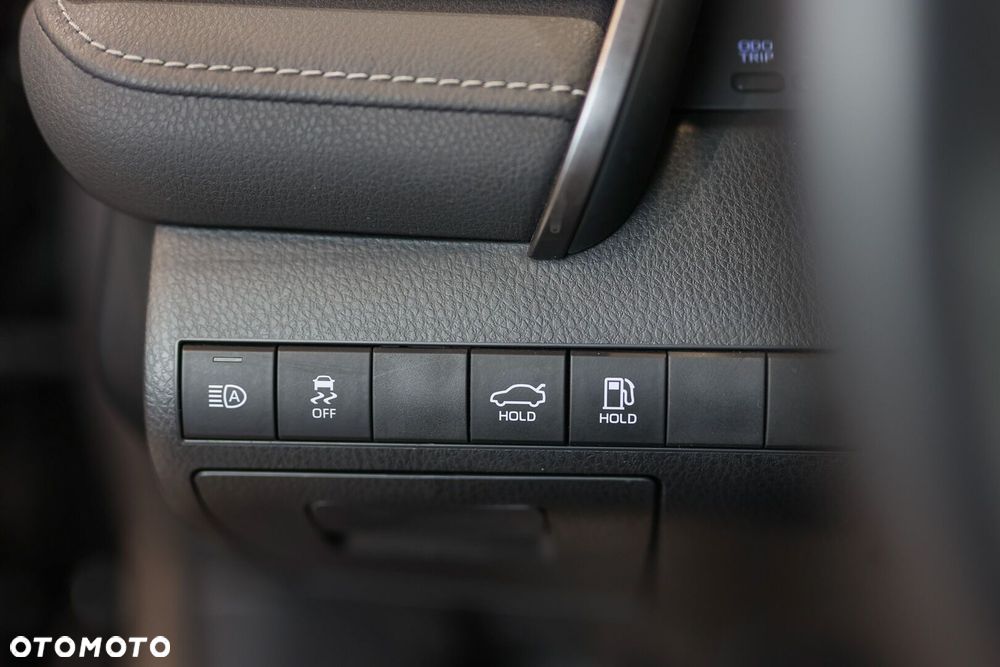 Toyota Camry 2.5 Hybrid Prestige CVT - 24