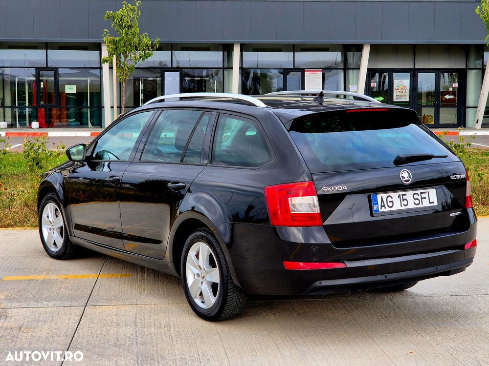 Skoda Octavia Combi 2.0 TDI RS - 7