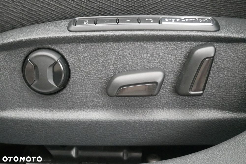 Volkswagen Passat Variant 2.0 TDI SCR Business DSG - 33