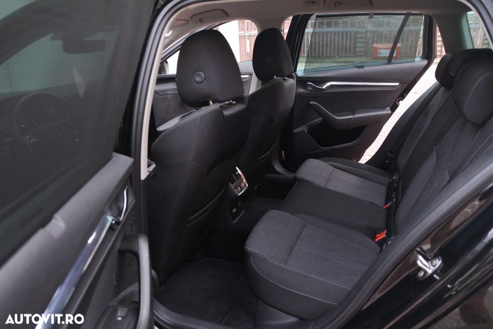 Skoda Octavia 2.0 TDI DSG Sportline - 13