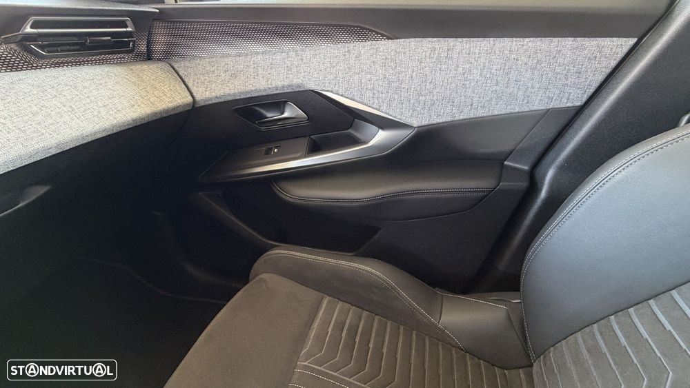 Peugeot 5008 1.2 Hybrid GT e-DCS6 - 32
