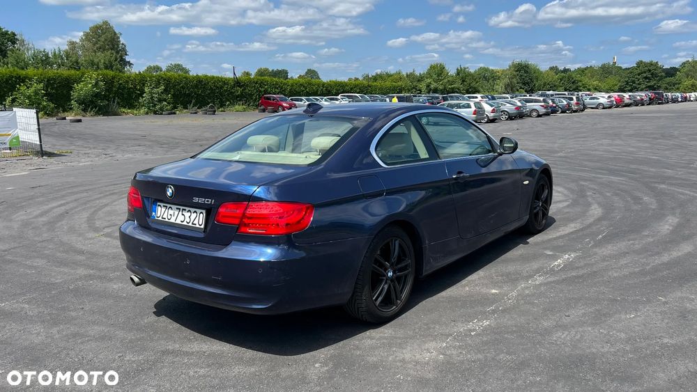 BMW Seria 3 320i - 3