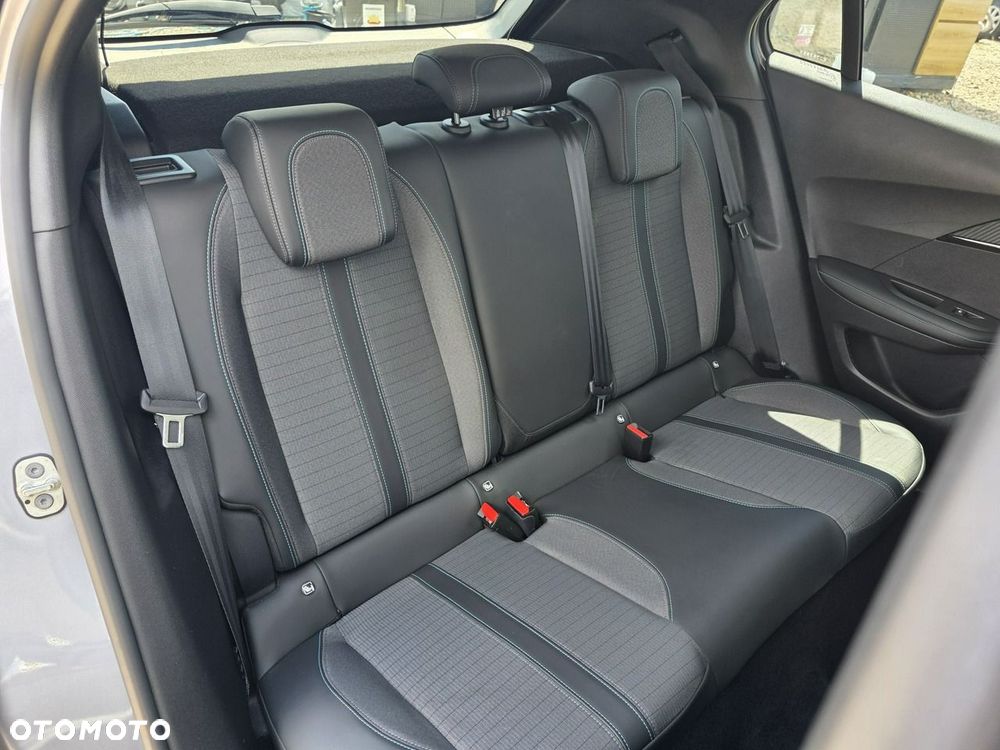 Peugeot 2008 PureTech 130 Allure S&S EAT8 - 36