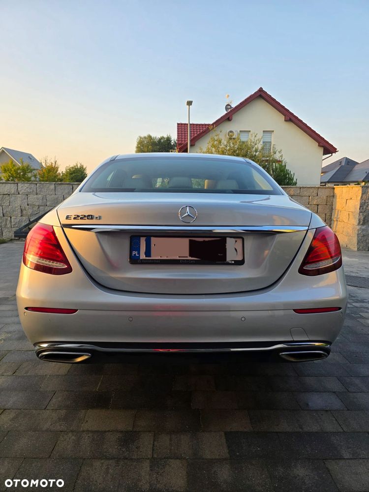 Mercedes-Benz Klasa E 220 d 9G-TRONIC - 17