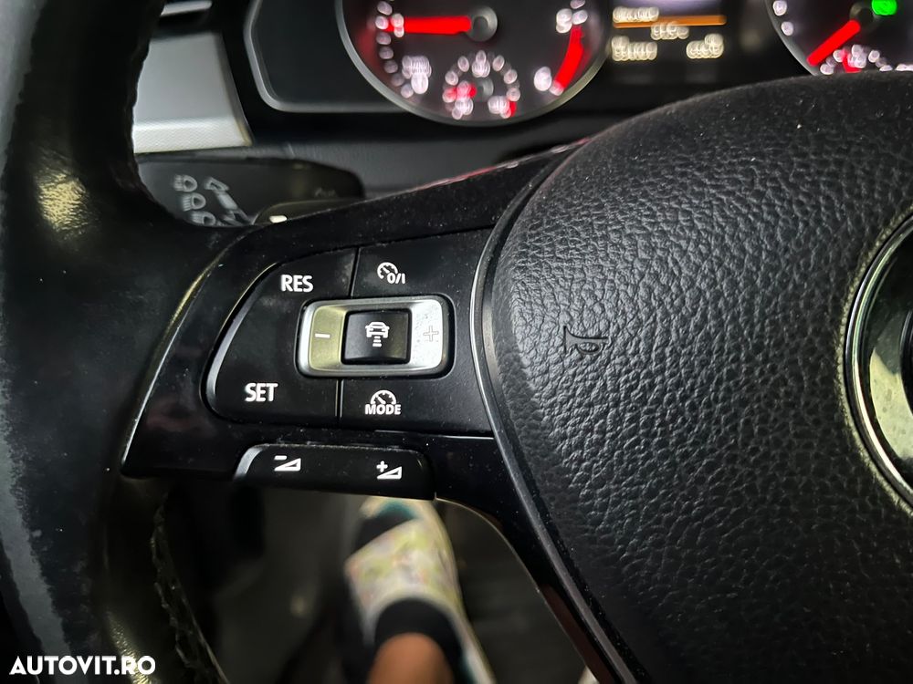 Volkswagen Passat 2.0 TDI DSG Comfortline - 16