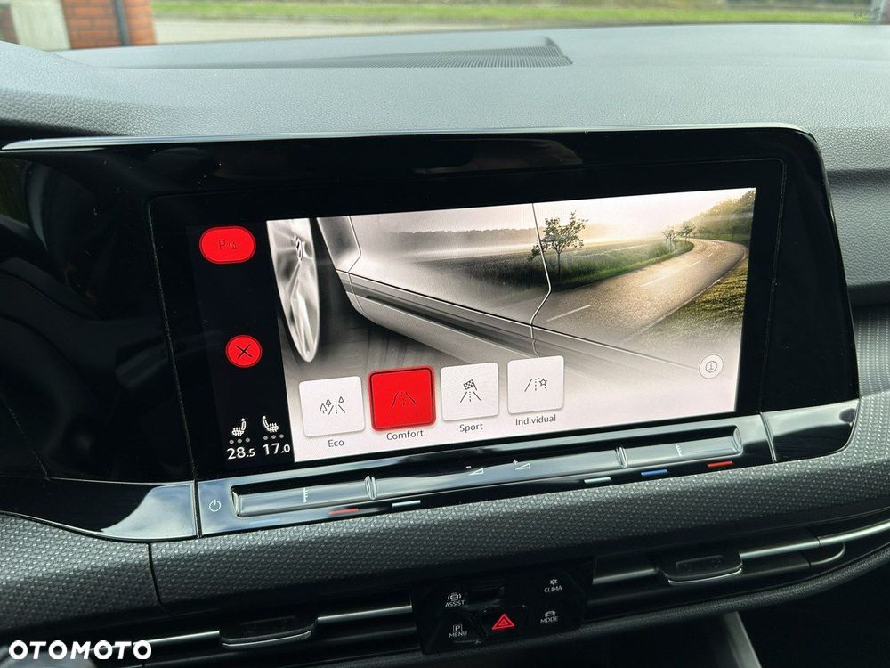Volkswagen Golf 1.5 eTSI OPF DSG R-Line - 26