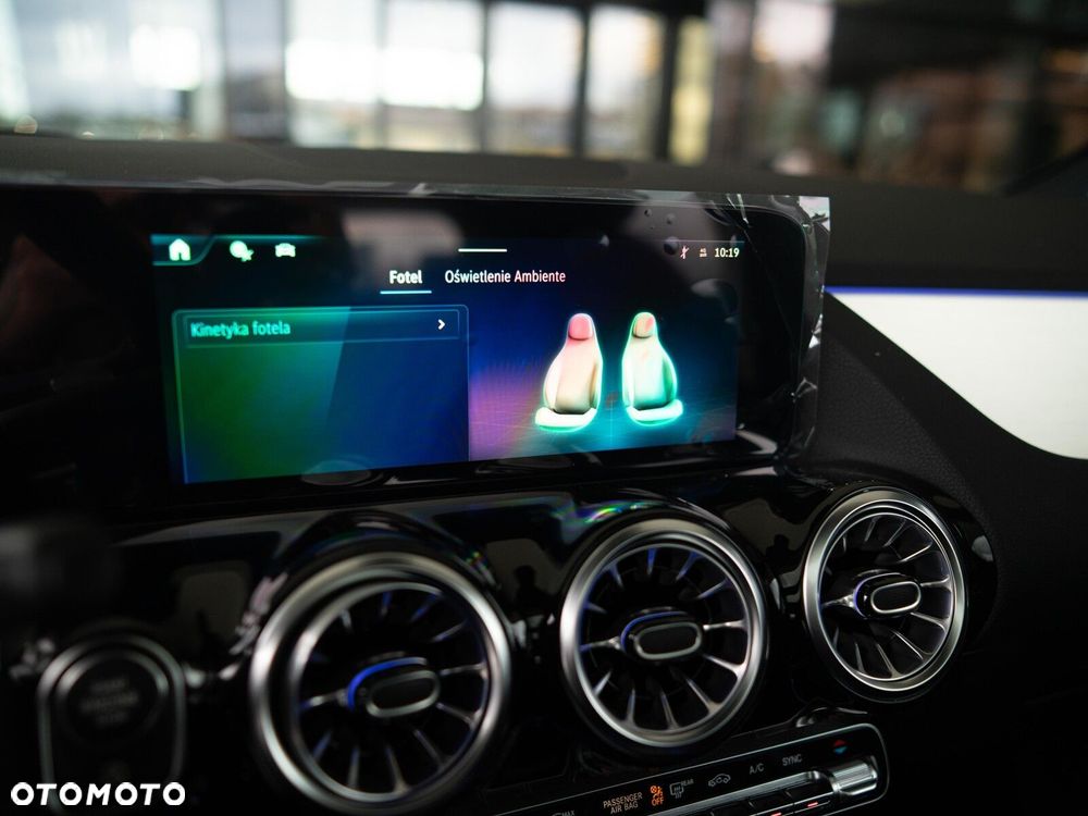 Mercedes-Benz GLA - 21