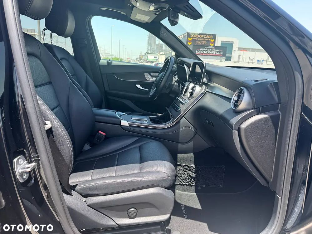 Mercedes-Benz GLC 300 4Matic 9G-TRONIC AMG Line - 10