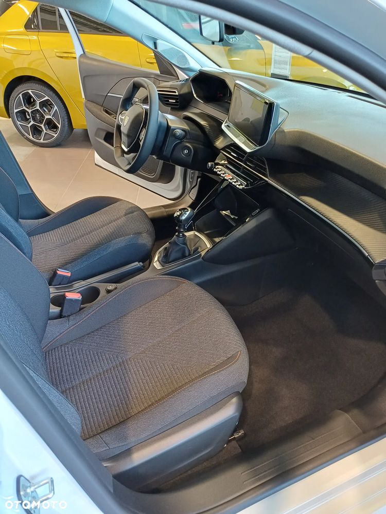 Peugeot 208 - 10